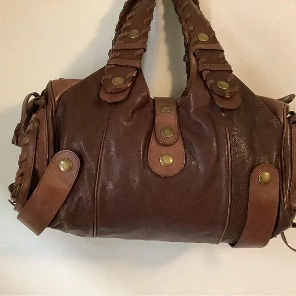 Chloe Silverado - Picture 3 of 14